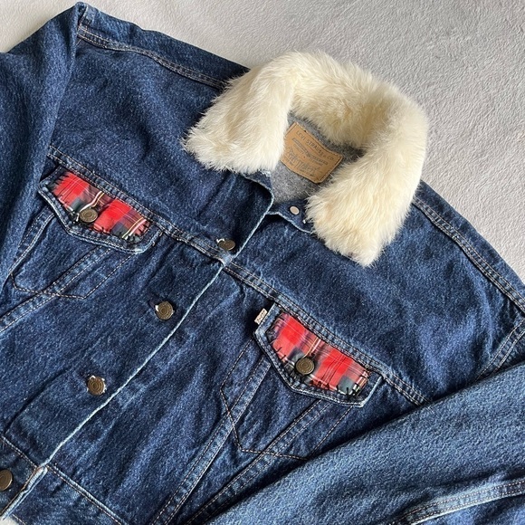 VINTAGE Levi's fur collar trucker Denim Jacket Women’s Size M Made In USA - Picture 10 of 10